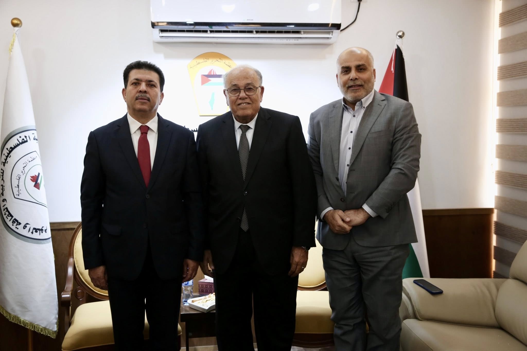 أبو زهري يستقبل سفير تونس لدى فلسطين 