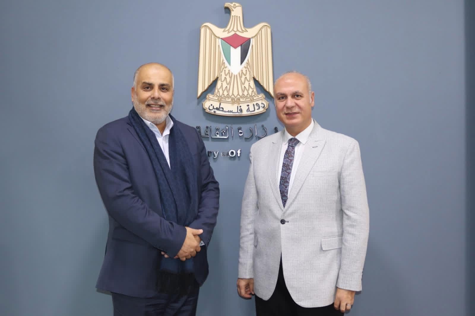 وزير الثقافة يلتقي الأمين العام للجنة الوطنية الفلسطينية ويبحث معه التعاون الثقافي المشترك
